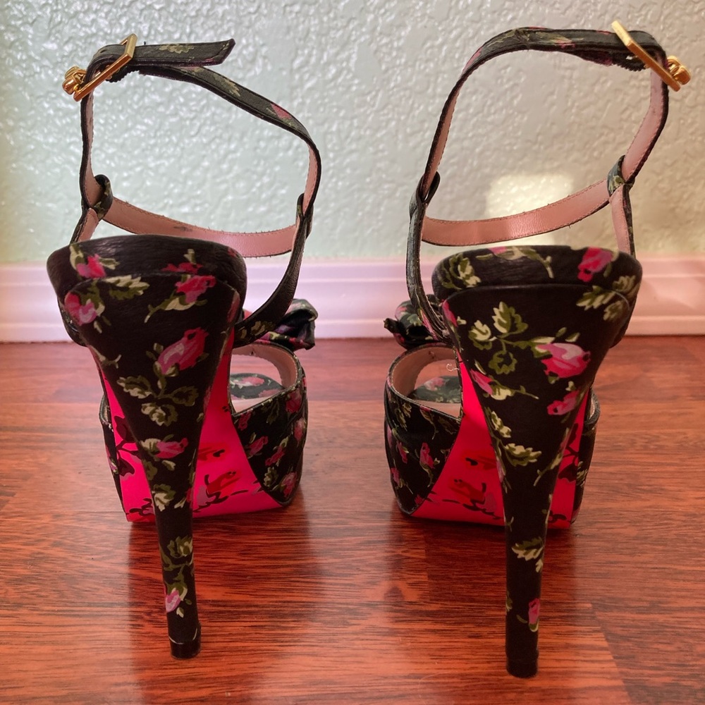 BNIB Betsey Johnson Haylie black floral leather heels size 8 - Picture 6 of 9